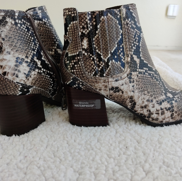 Blondo Snake Print Ankle Boots, size 8.5 - Picture 7 of 10